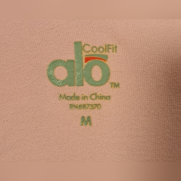 EUC Y2K Alo Yoga Baby Pink Casual Comfy Exercise Gym Hoodie Top SZ M - Picture 6 of 8